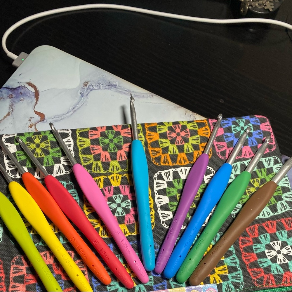 Clover Armour Ergonomic Crochet Hook Set